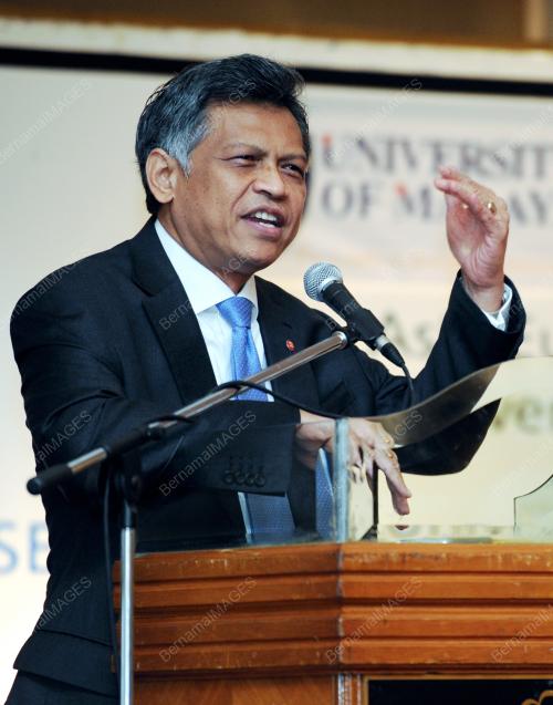 DR SURIN PITSUWAN