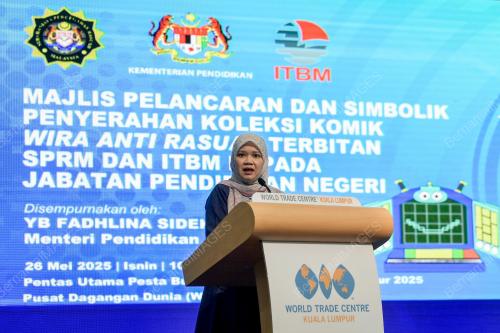 FADHLINA SIDEK
