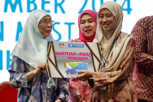 DATUK SERI DR WAN AZIZAH WAN ISMAIL