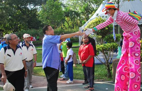 DATUK SERI ISMAIL SABRI YACCOB
