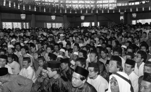 KL07_27072015_AGONG_SOLAT