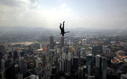 KL07_27092014_BASE_JUMP