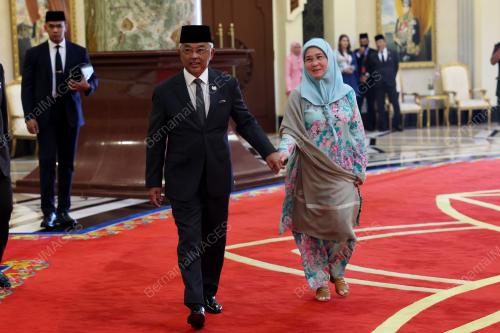 AL-SULTAN ABDULLAH RI'AYATUDDIN AL-MUSTAFA BILLAH SHAH