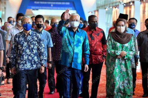 DATUK SERI ISMAIL SABRI YAAKOB