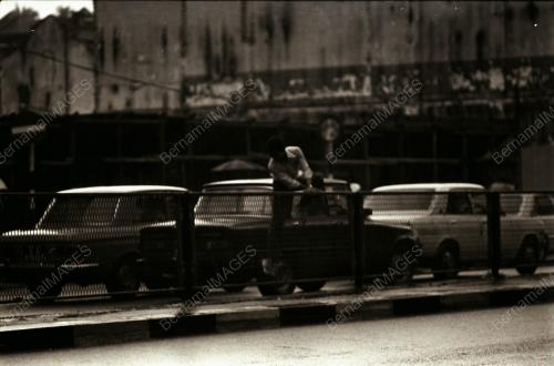 MELINTAS JALAN