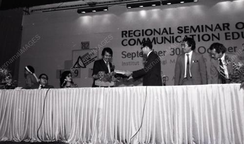 SEMINAR KOMUNIKASI