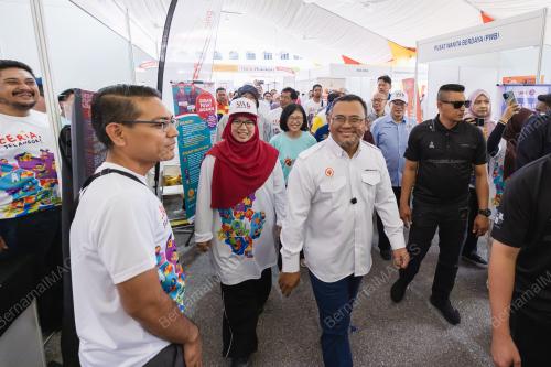 DATUK SERI AMIRUDIN SHARI