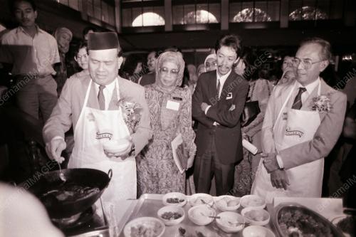 KEMPEN MAKAN DAGING ARNAB