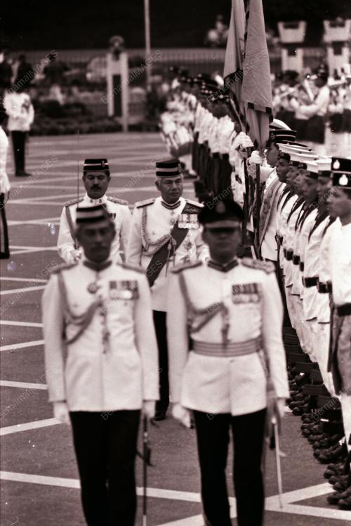 HARI PAHLAWAN
