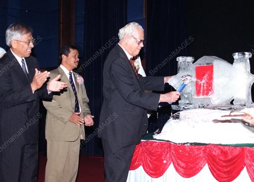 KL08-10_02_2001_UKM_LAW_DINNER_19012016