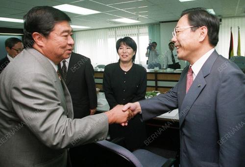 DR LING LIONG SIK