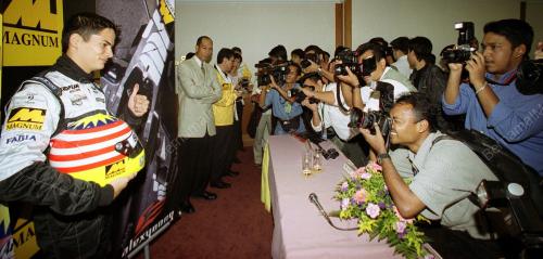 KL08-13_07_2001-_POSE_28012016