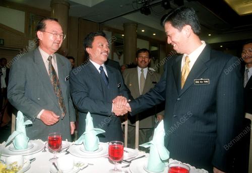 KL08-150200_ONG_KA_TING_07012016