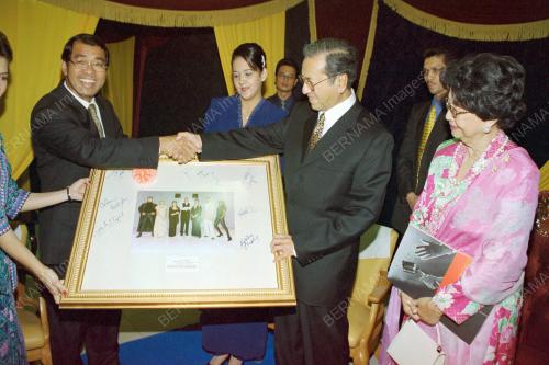 KL08-16_01_2000_PM_ARTIS_16012001