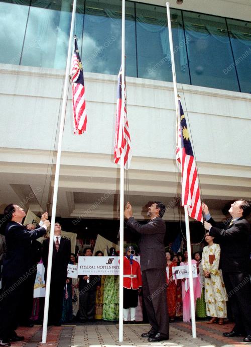 KL08-18_08_2000_FLAG_RAISING_12012016