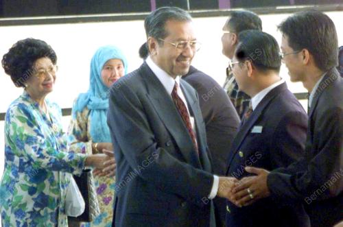 KL08-25_08_2000_DR_MAHATHIR_12012016