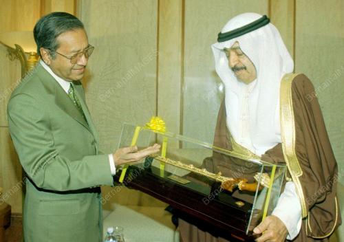 KL08-31_01_2001_PM-BAHRAIN_18012016