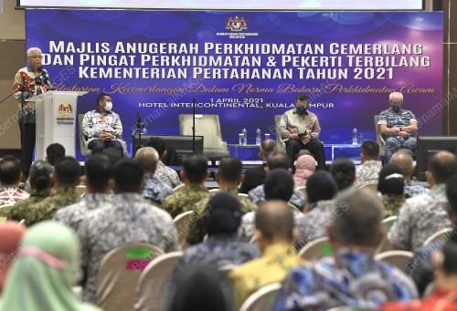 DATUK SERI ISMAIL SABRI YAAKOB