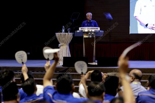 DATUK SERI ISMAIL SABRI YAAKOB