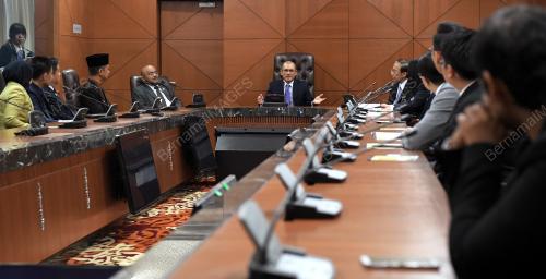 KL08_01122017_KUNJUNGAN