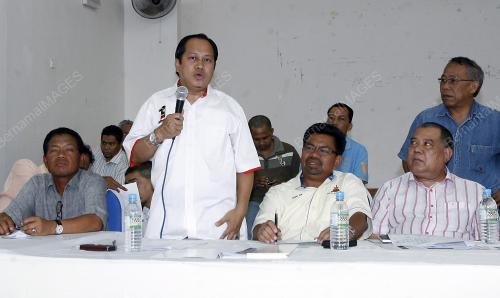 AHMAD MASLAN