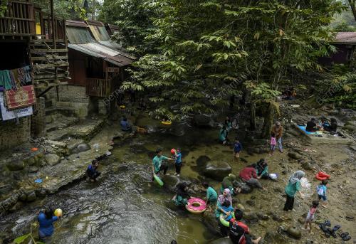 CUTI HUJUNG MINGGU