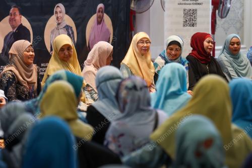 DATUK SERI DR WAN AZIZAH WAN ISMAIL