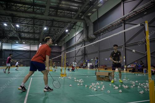 LATIHAN_BADMINTON