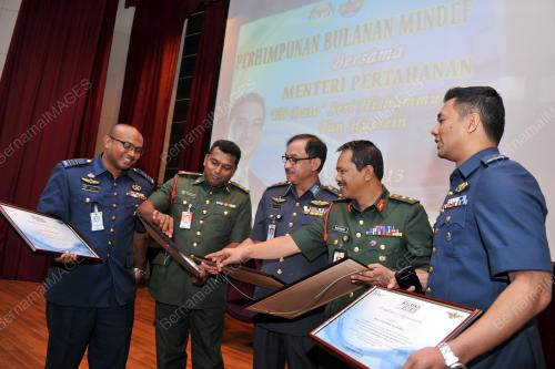 KL08_03072013_MINDEF