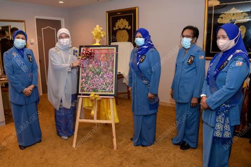 TUANKU HAJAH AZIZAH AMINAH MAIMUNAH ISKANDARIAH