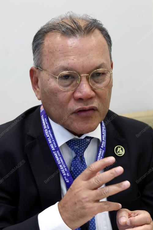 DATUK AZMAR TALIB