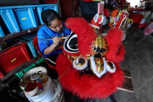 PEMBUATAN ALATAN TARIAN SINGA