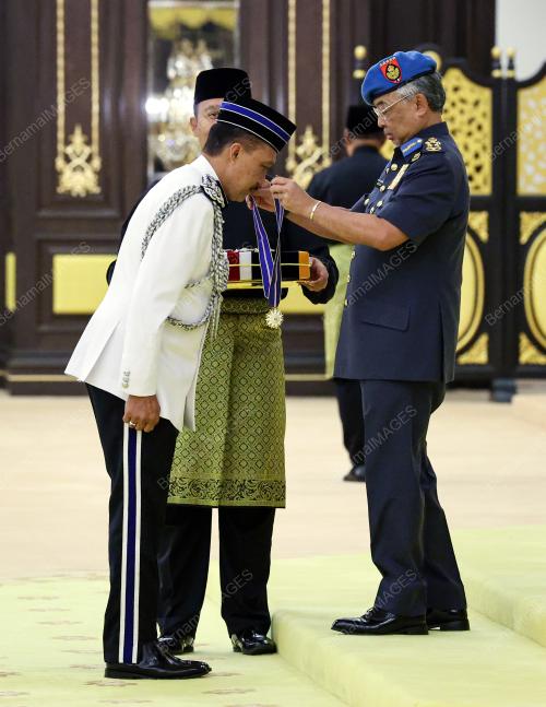 AL-SULTAN ABDULLAH RI'AYATUDDIN AL-MUSTAFA BILLAH SHAH