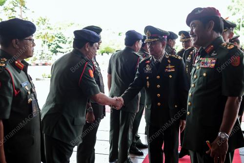 KL08_04042017_MINDEF