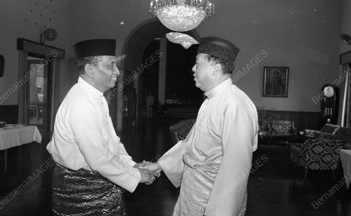 SULTAN DAN MENTERI BESAR