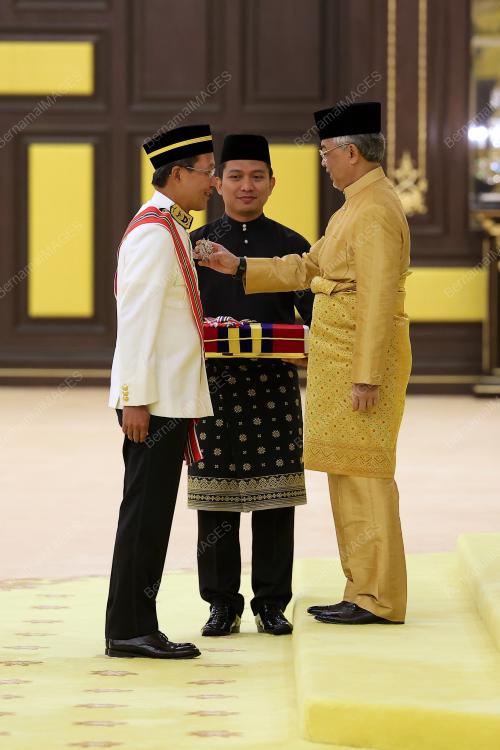 AL-SULTAN ABDULLAH RI'AYATUDDIN AL-MUSTAFA BILLAH SHAH