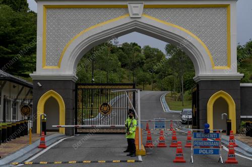 PINTU_ISTANA
