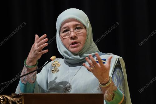 TUNKU AZIZAH AMINAH MAIMUNAH ISKANDARIAH