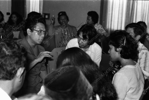 PEMUDA-PEMUDI INDONESIA