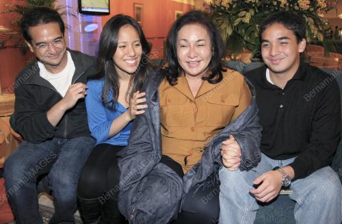 ROSMAH MANSOR DAN ANAK ANAK