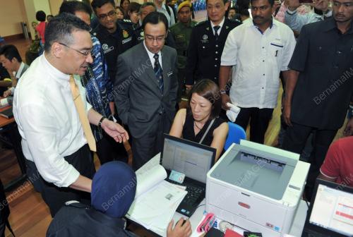 KL08_05042012_HISHAMMUDIN_LAWAT