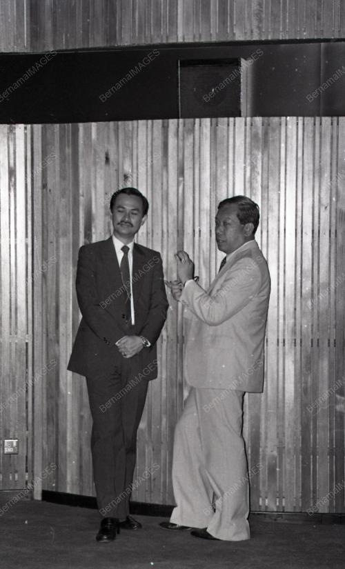 DR. MAHATHIR MUHAMAD