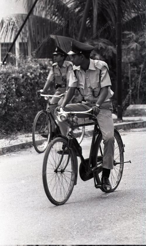 ANGGOTA POLIS