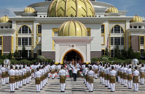 AL-SULTAN ABDULLAH RI'AYATUDDIN AL-MUSTAFA BILLAH SHAH