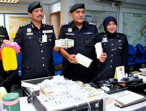 KL08_05092012_BLACK_MONEY