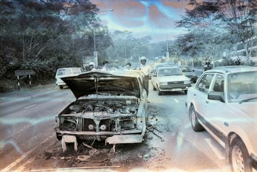 KERETA VOLVO TERBAKAR DI JALAN SEMANTAN