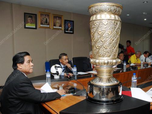 MESYUARAT PIALA FA 2010