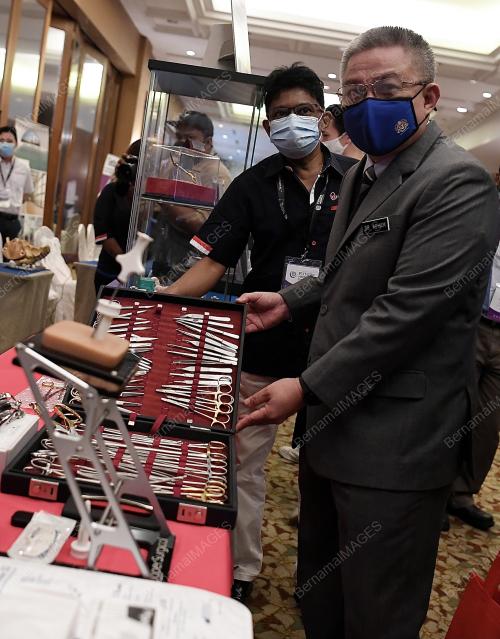 DATUK SERI DR ADHAM BABA