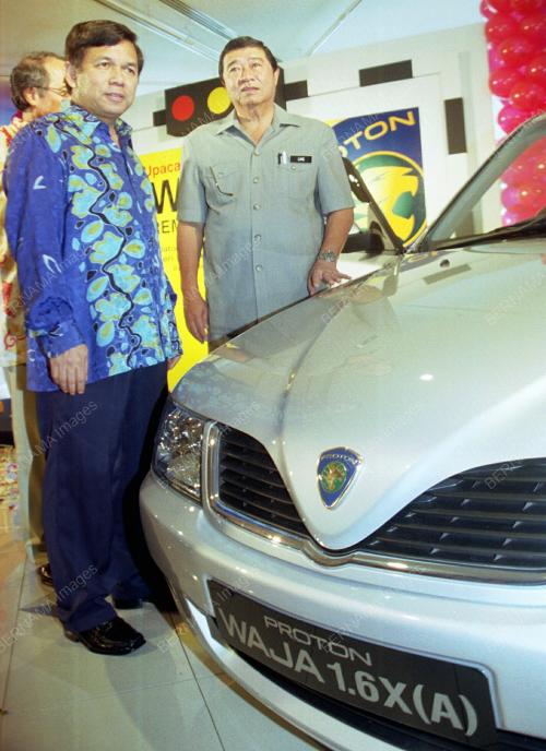 KL08_061001-LI0NG_SIK-WAJA_06102001