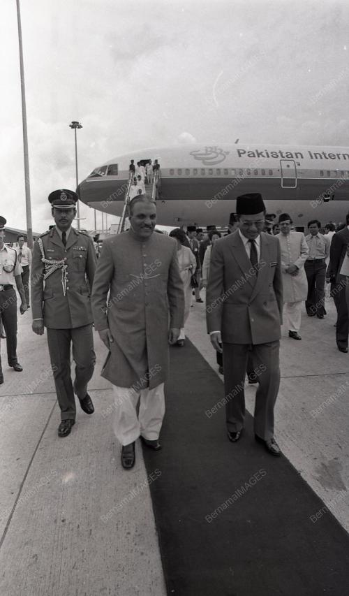 PRESIDEN PAKISTAN MUHAMMAD ZIA-UL-HAQ